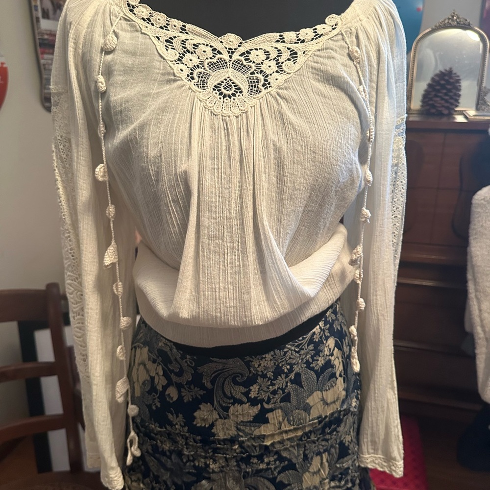 Elegant White Lace Trim Women's Top